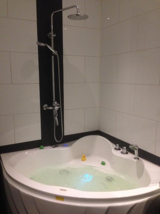 Beach Rose, 1 Free Parking, 2 Min. From Beach, Jacuzzi Нордвик Екстериор снимка